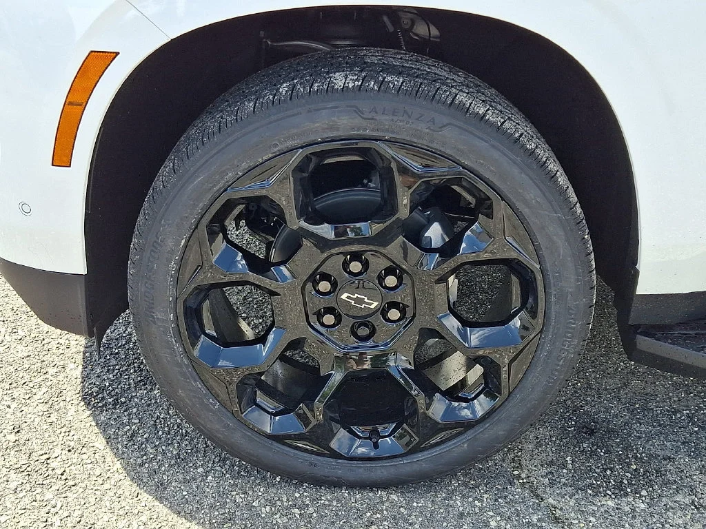 New 2026 Summit White Chevrolet RST image 19