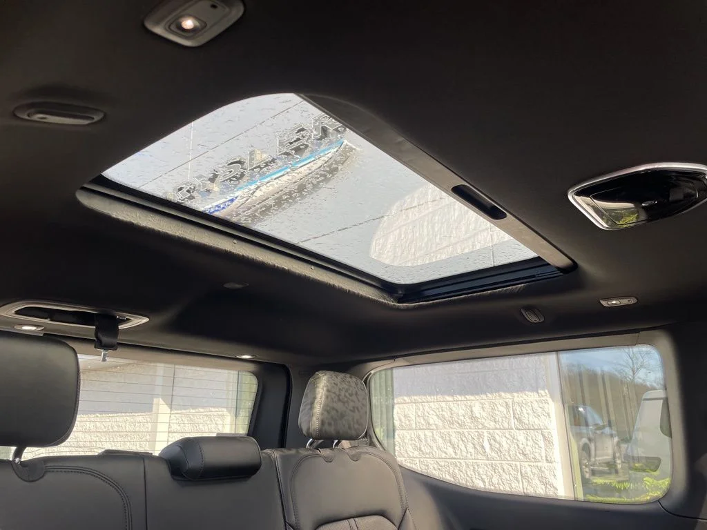 New 2026 Bright White Clear-Coat Exterior Paint Jeep Limited Altitude image 17