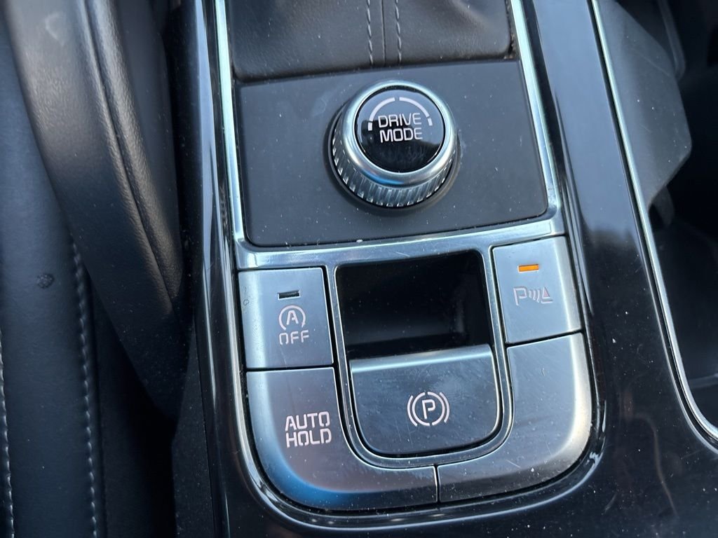 Used 2025 Silver Kia S image 31