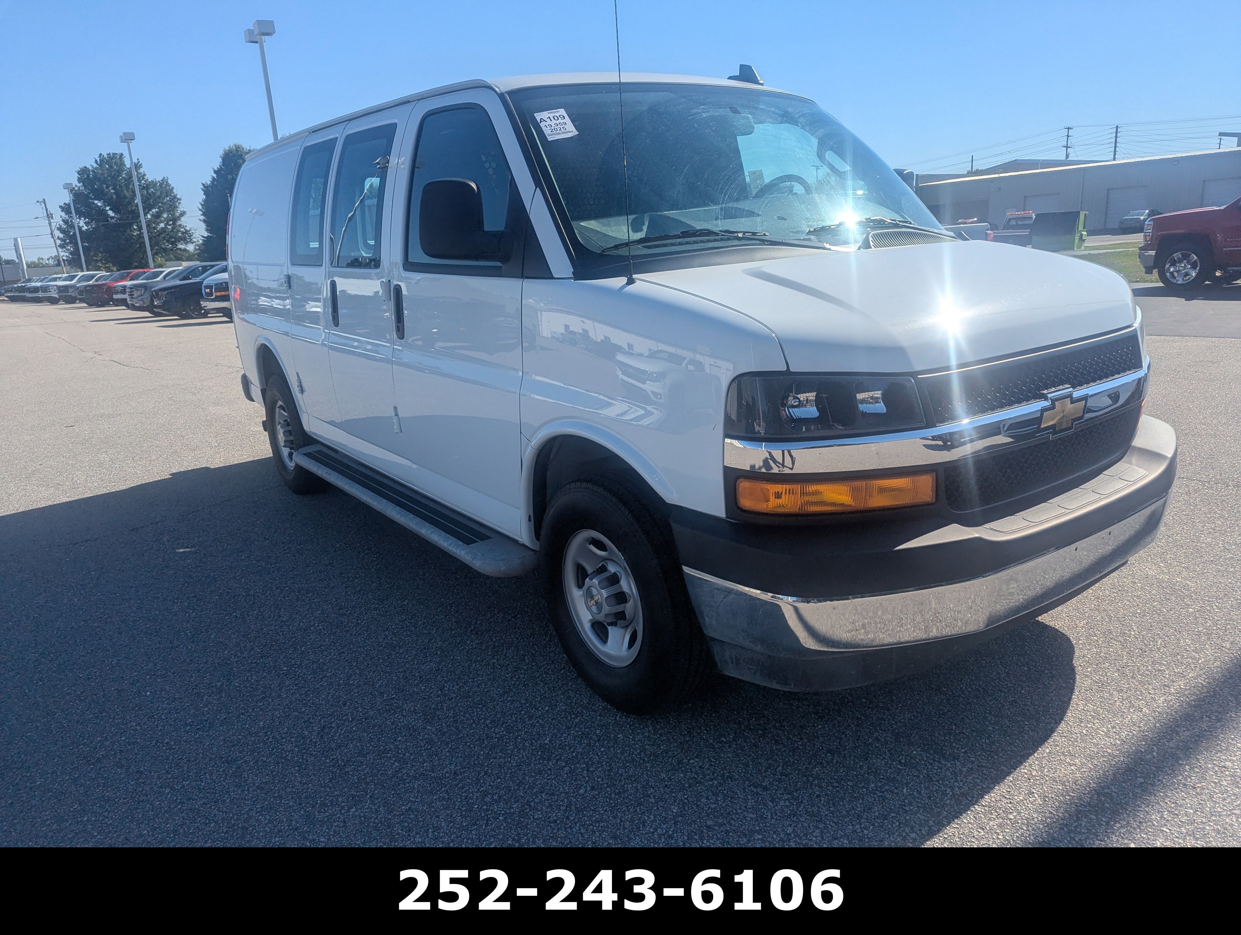 Used 2025 Summit White Chevrolet Work Van image 3