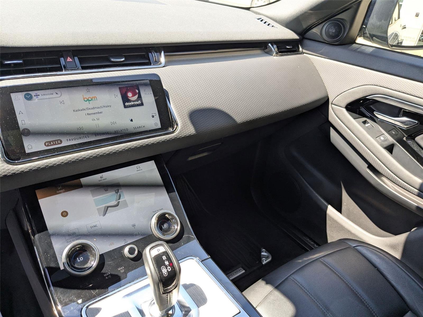 Used 2023 Seoul Pearl Silver Metallic Land Rover R-Dynamic S image 18