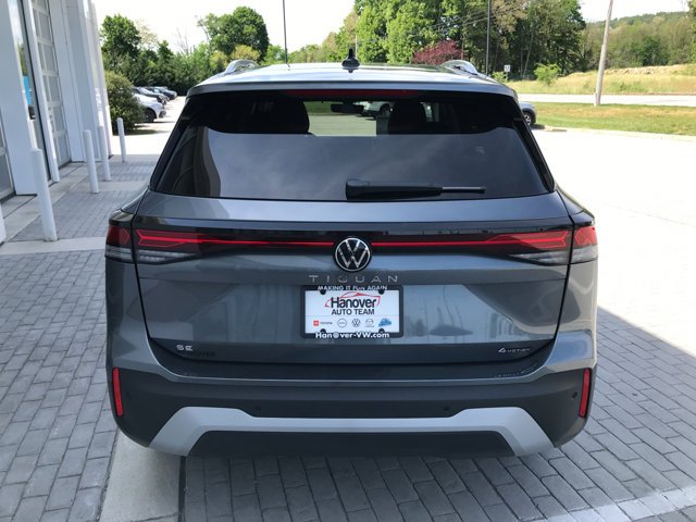 New 2026 Platinum Gray Metallic Volkswagen SE image 7