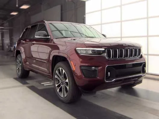 Used 2022 Velvet Red Pearlcoat Jeep Overland image 3