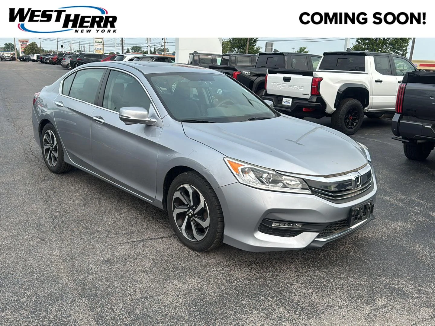 Used 2017 Lunar Silver Metallic Honda EX image 1