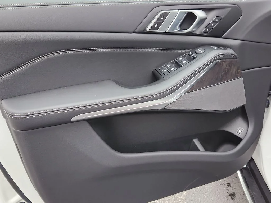 2026 BMW X5 50e - Photo 8