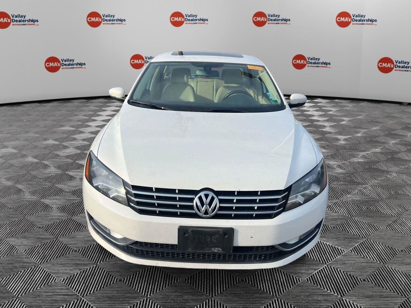 Used 2013 Candy White Volkswagen TDI SE w/Sunroof & Nav image 7