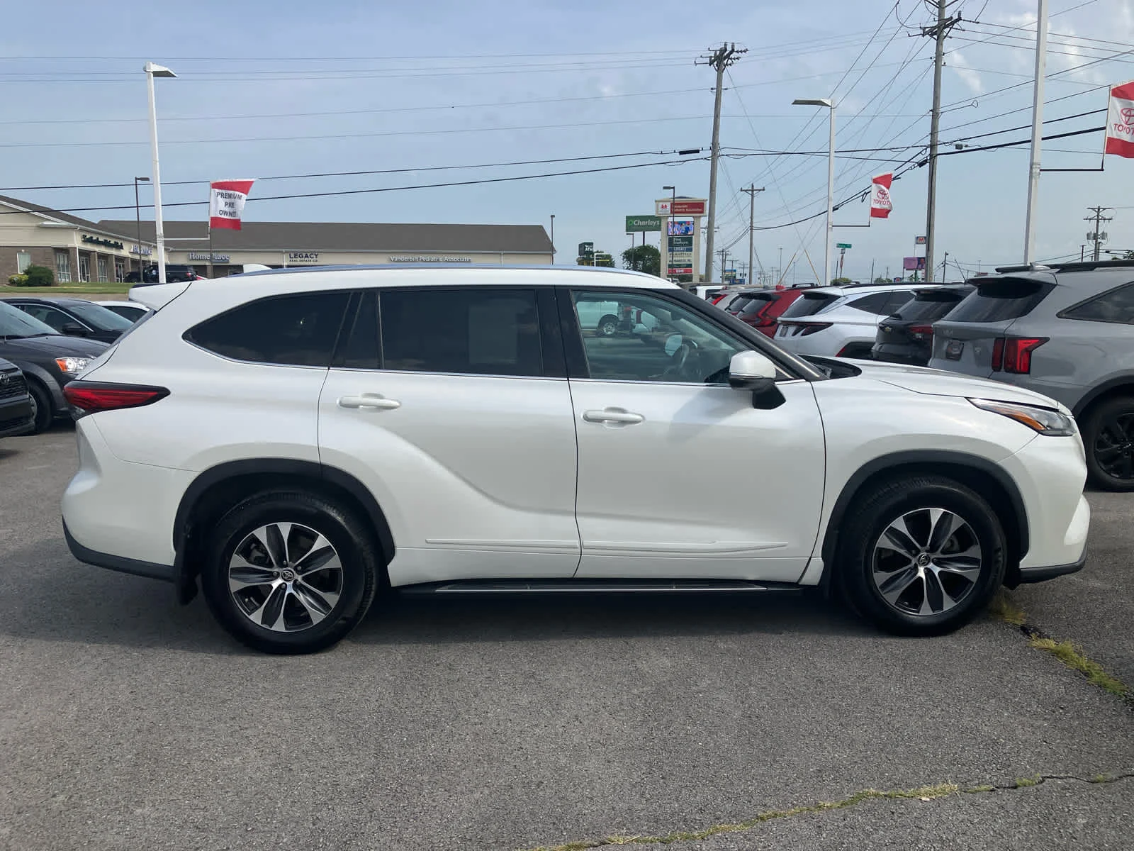 Used 2020 Blizzard Pearl Toyota XLE image 8