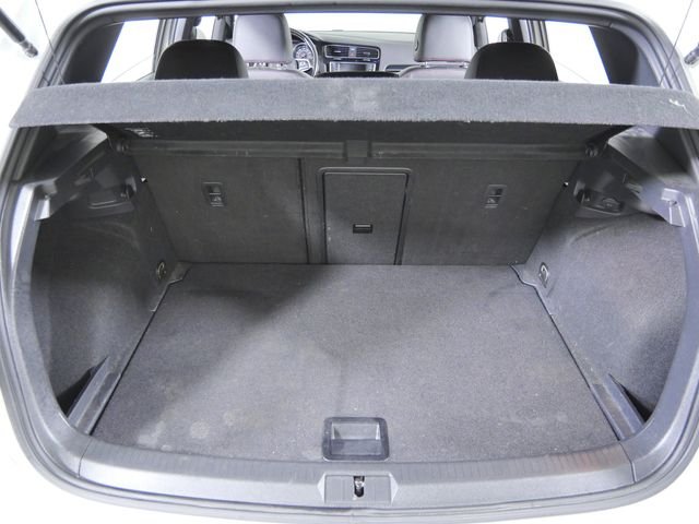 Used 2017 White Volkswagen SE image 17