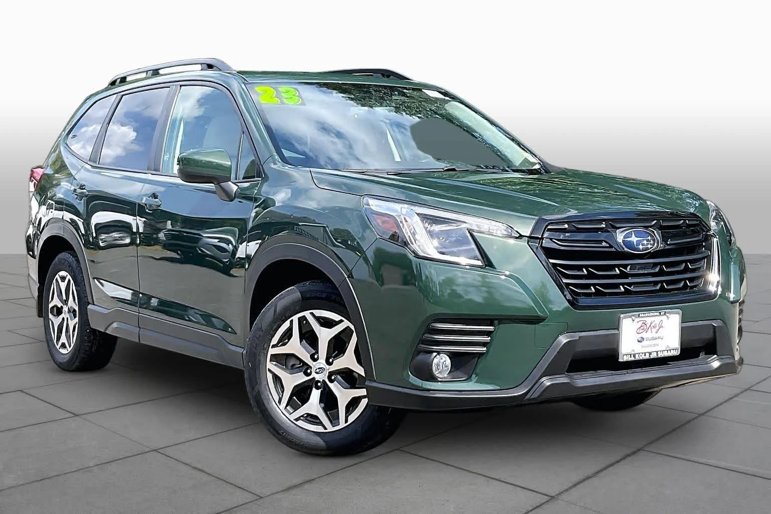 Used 2023 Cascade Green Silica Subaru Premium image 13