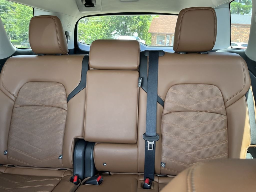 Used 2025 Beige Nissan Platinum image 23