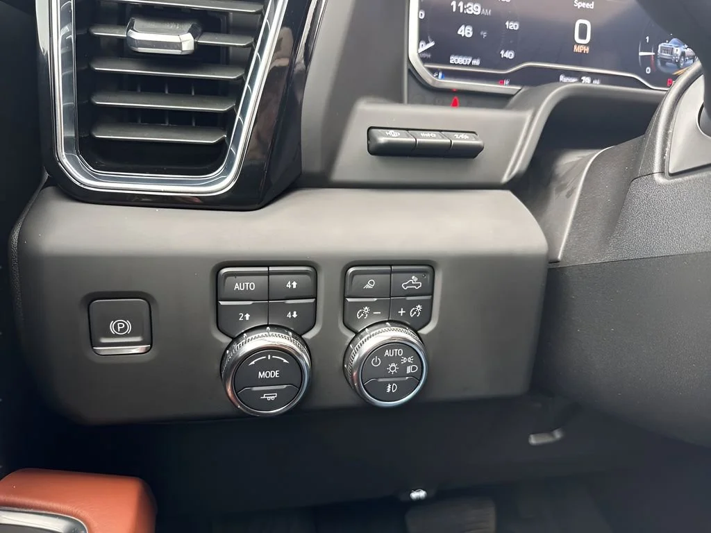 Used 2024 White Frost Tricoat GMC Denali Ultimate image 27