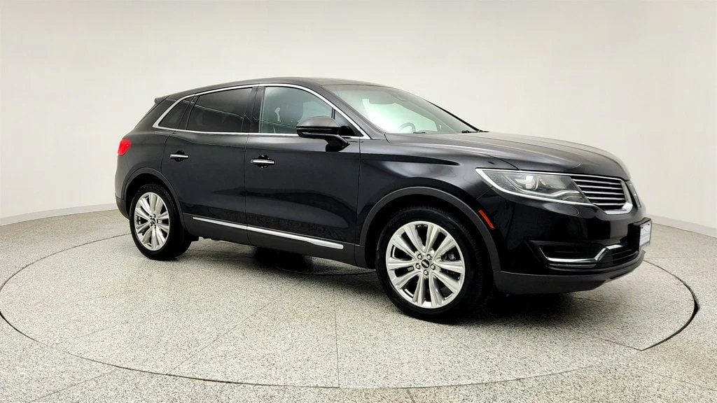 Used 2016 Black Velvet Lincoln AWD 4dr Reserve image 3
