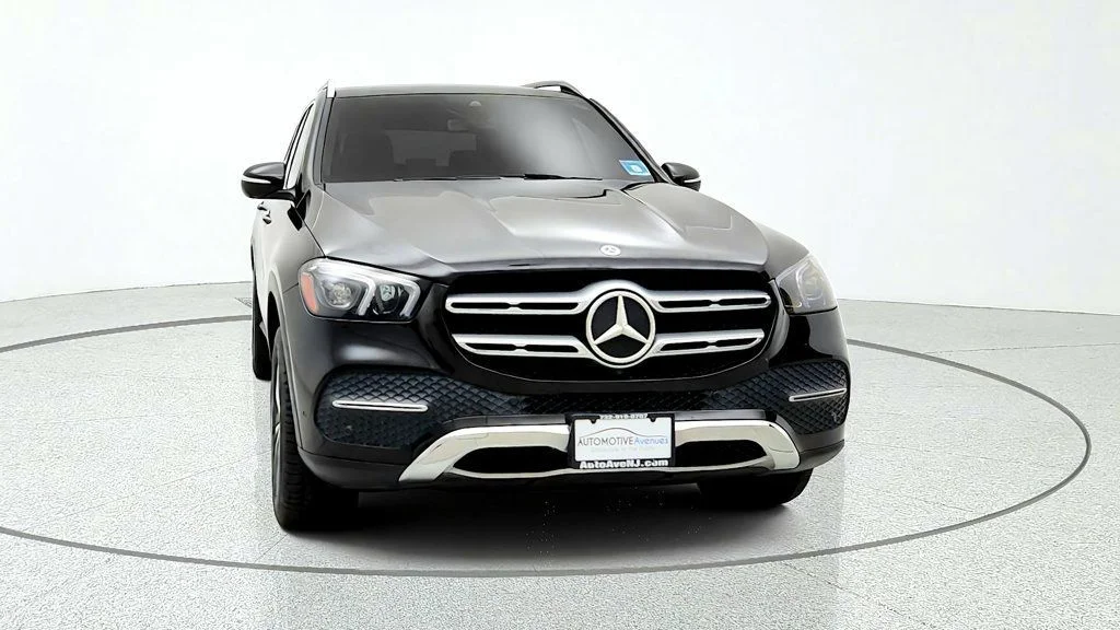 Used 2020 Black Mercedes-Benz GLE 350 4MATIC® SUV w/ Premium & Parking Assist Pkgs image 2