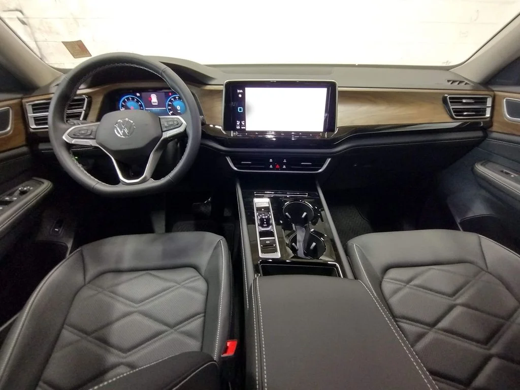 New 2026 Black Volkswagen 2.0T SE w/Technology image 40