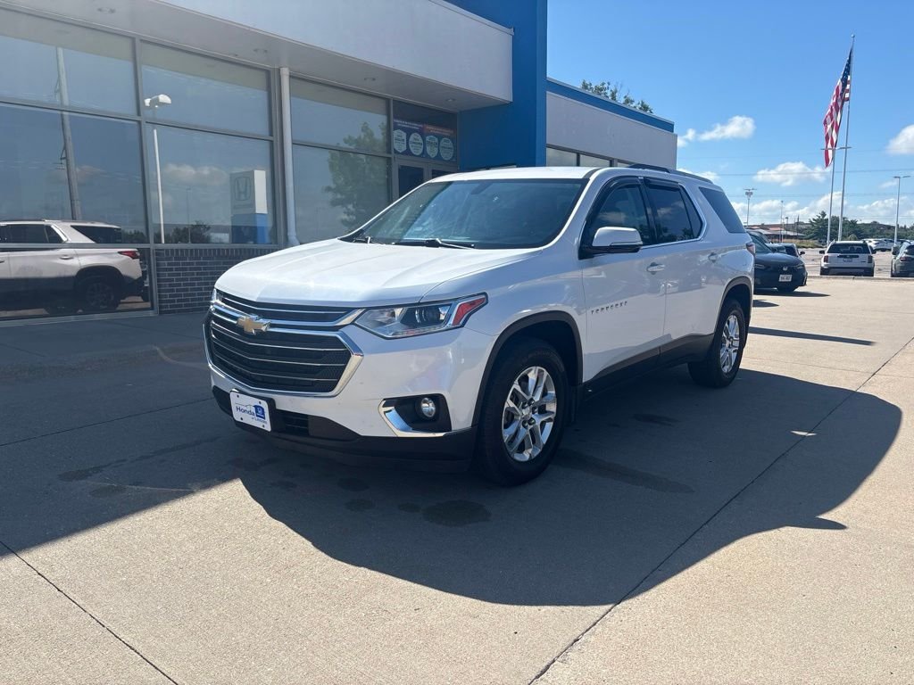 Used 2018 Iridescent Pearl Tricoat Chevrolet LT Cloth w/1LT image 1