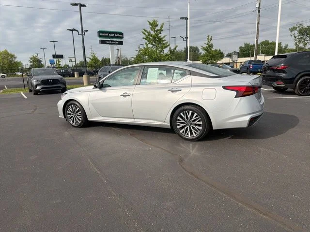 2025 Nissan Altima SV - Photo 15