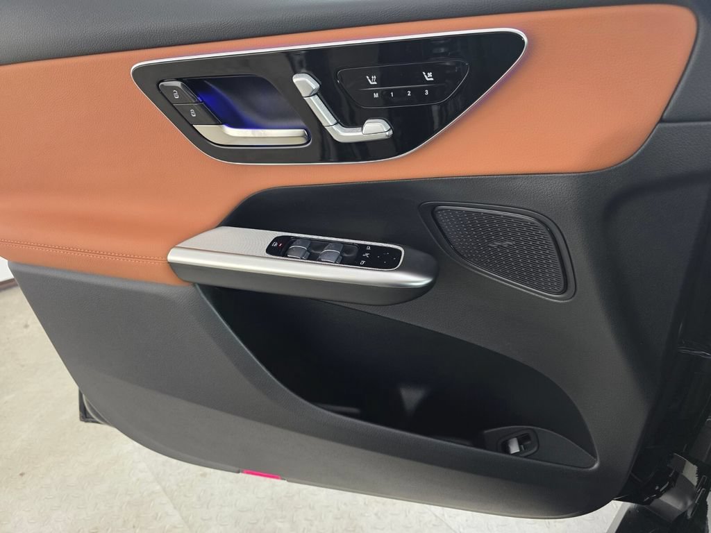 New 2027 Black Mercedes-Benz GLC 300 image 32