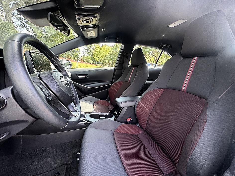 Used 2025 Ice Toyota SE image 9