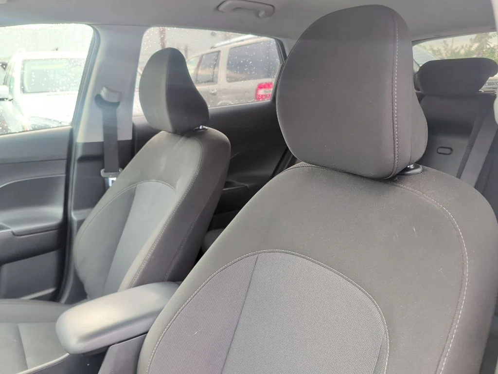Used 2025 Gray Hyundai SEL image 9