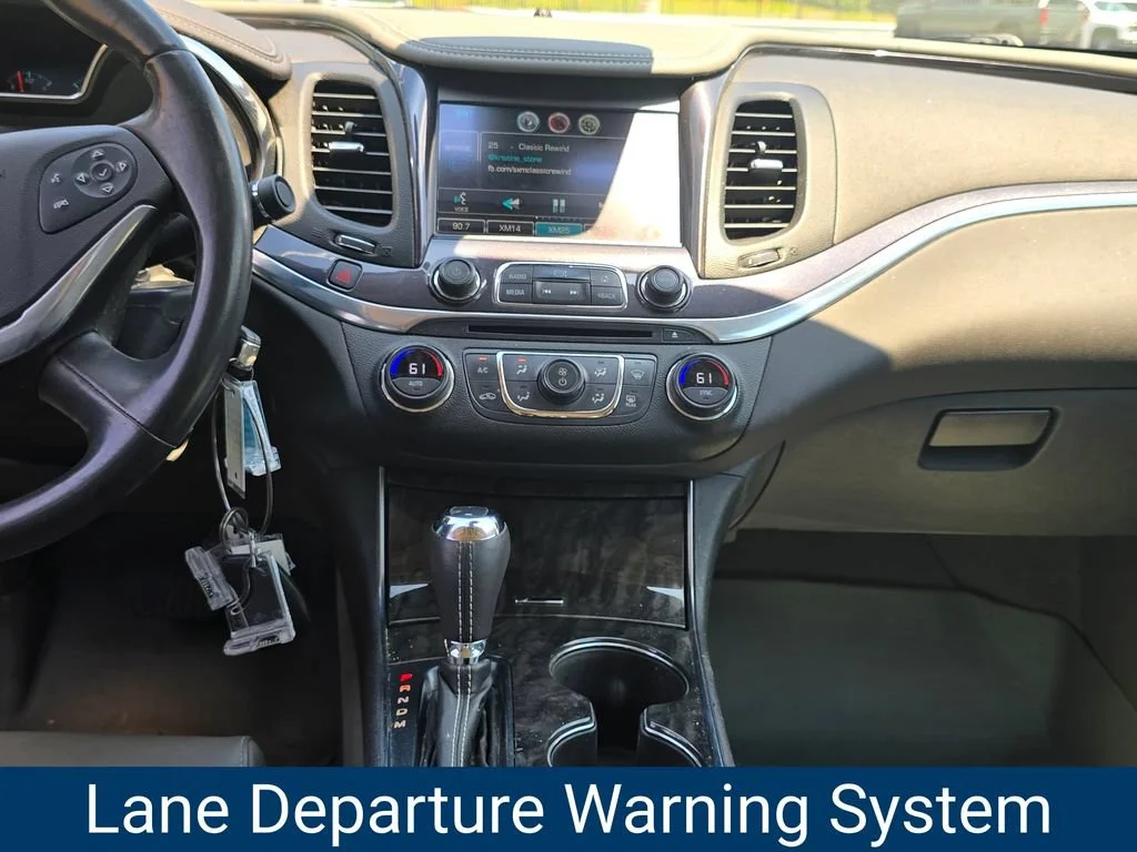 Used 2014 White Diamond Tricoat Chevrolet LT image 19