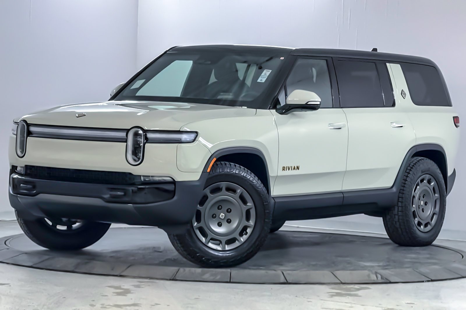 2025 Rivian R1S Ascend