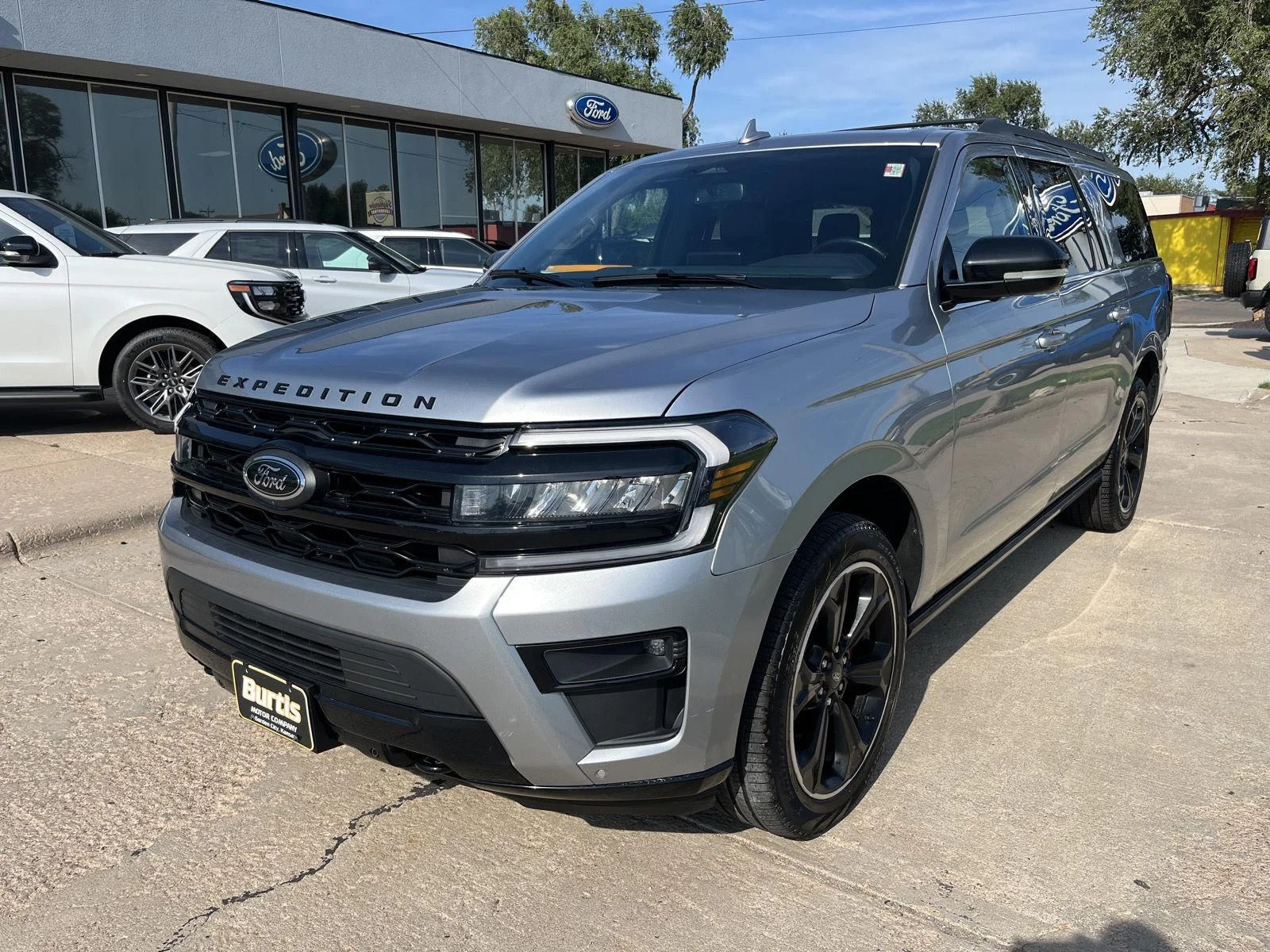 Used 2022 Iconic Silver Metallic Ford Limited image 2