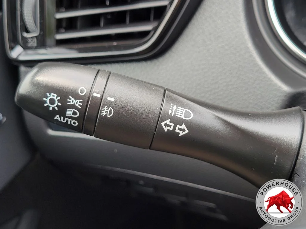 Used 2021 Silver Nissan SL image 31