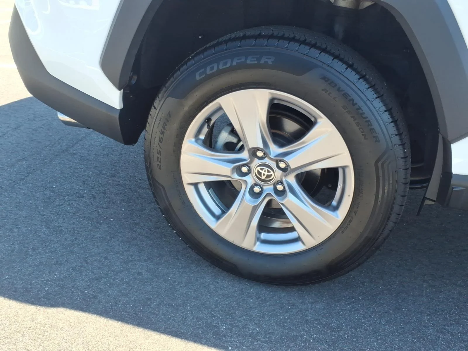 Used 2022  Toyota XLE image 11