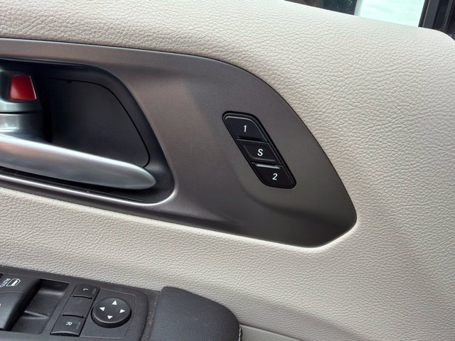 Used 2024 Black Chrysler Touring L image 15