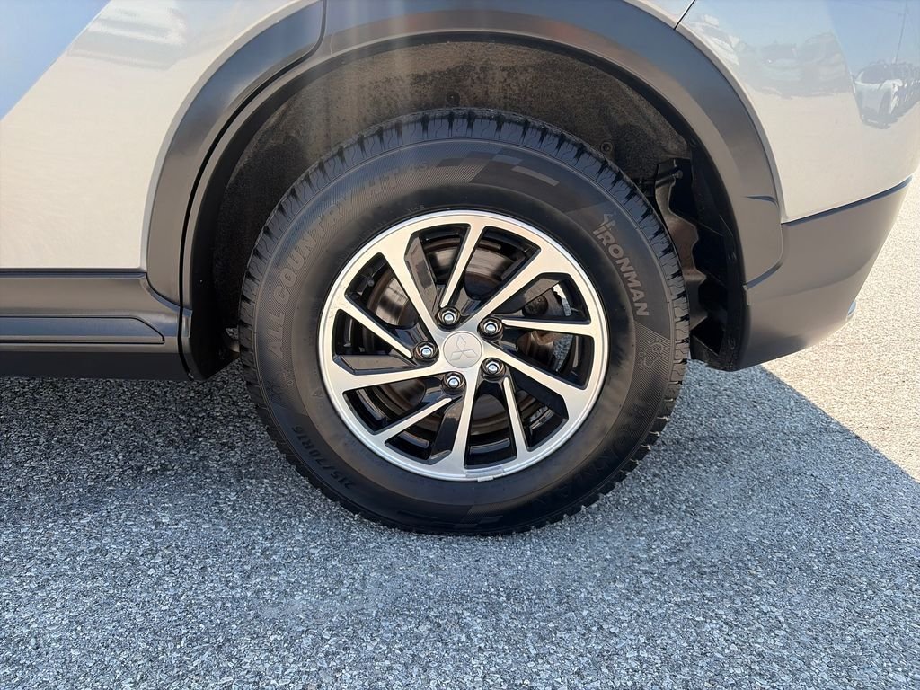 Used 2020 Silver Mitsubishi ES image 38