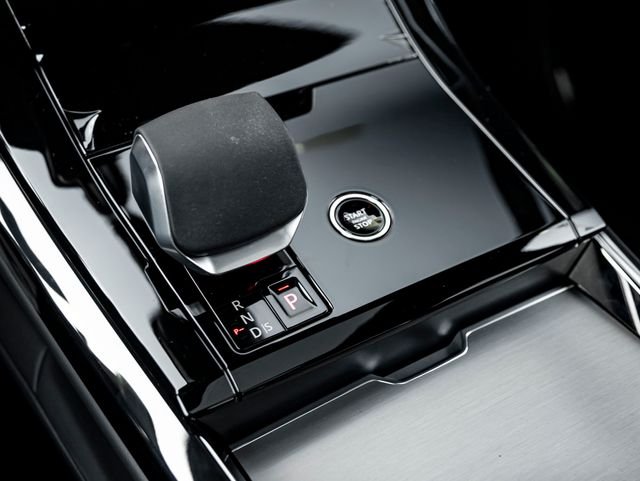 New 2026 Fuji White Land Rover SE image 23