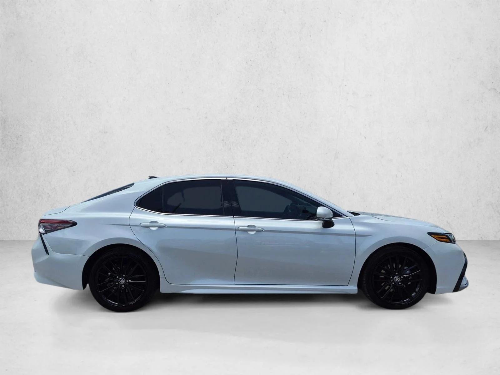 Used 2023 Wind Chill Pearl Toyota XSE image 4