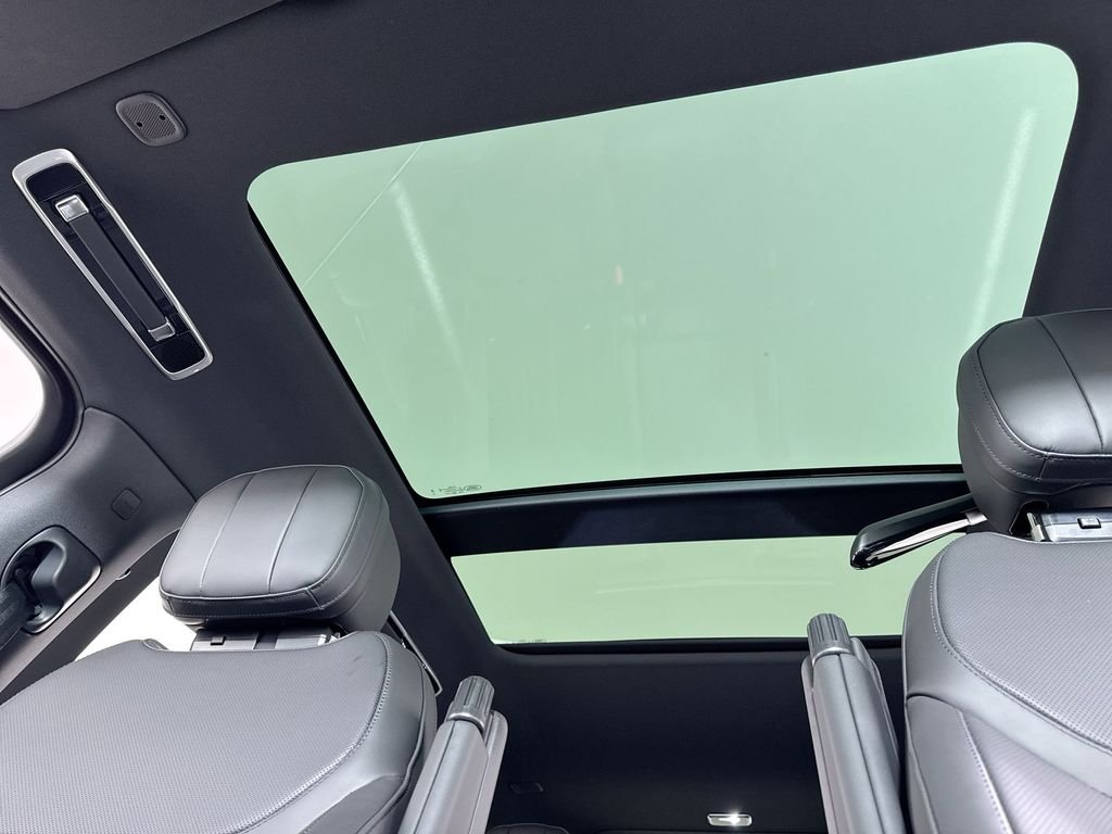New 2026 OSTUNI PRL WHT Land Rover SE LWB image 22