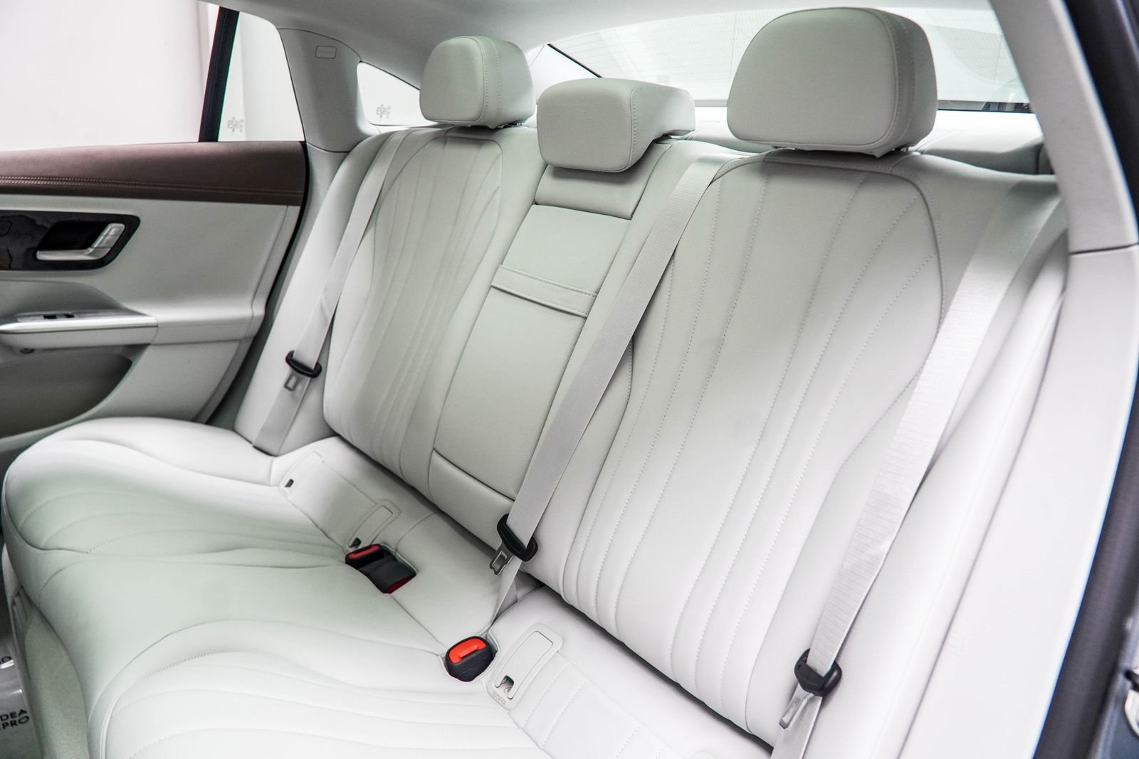 Used 2025 Gray Mercedes-Benz 500 Sedan image 40