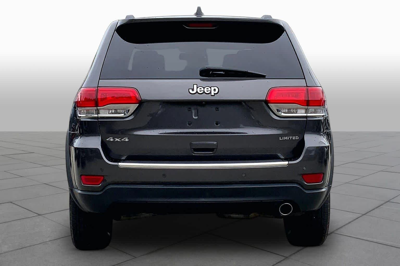 Used 2016 Granite Crystal Metallic Clearcoat Jeep Limited image 5