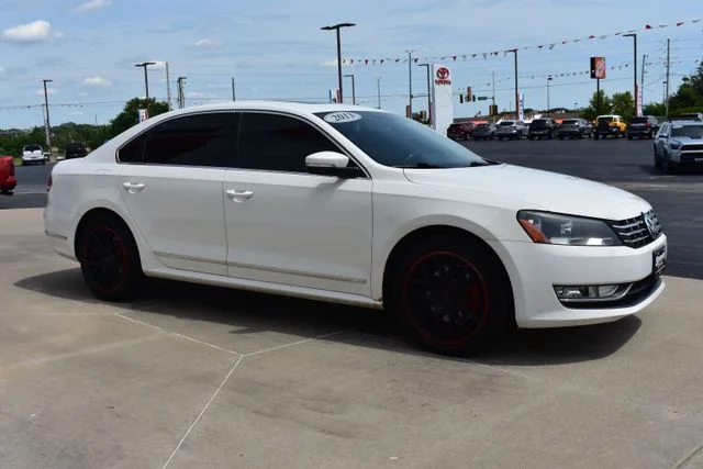 Used 2013 White Volkswagen TDI SEL Premium image 4