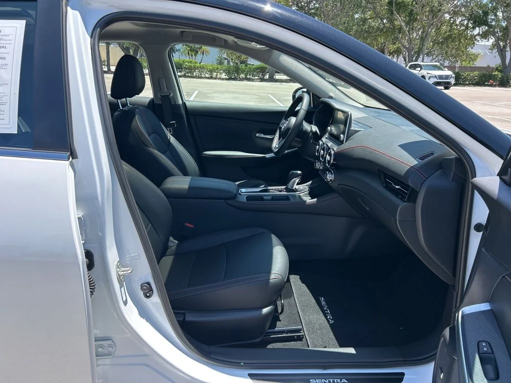 2025 Nissan Sentra SR - Photo 41
