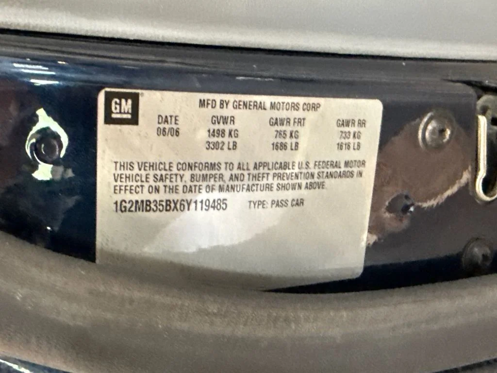 Used 2006 Blue Pontiac Base image 21