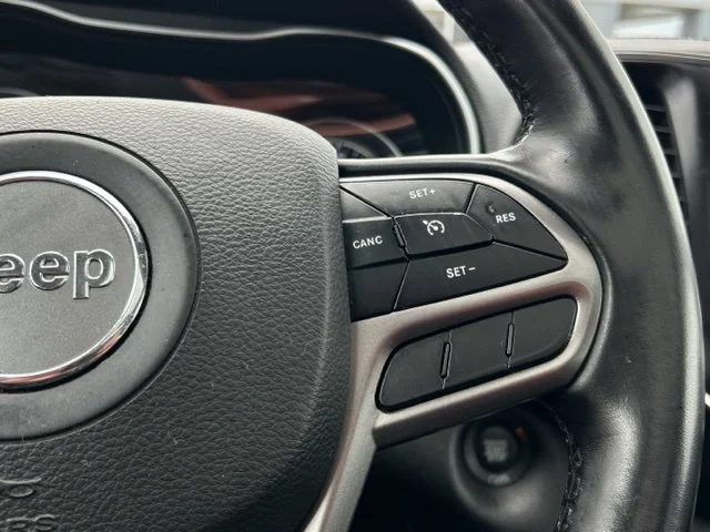 Used 2021 White Jeep Latitude Lux image 39