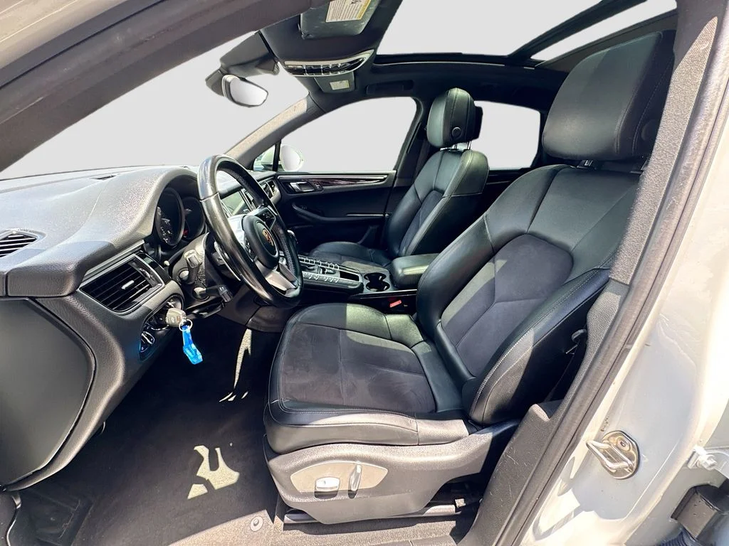 Used 2018  Porsche  image 21