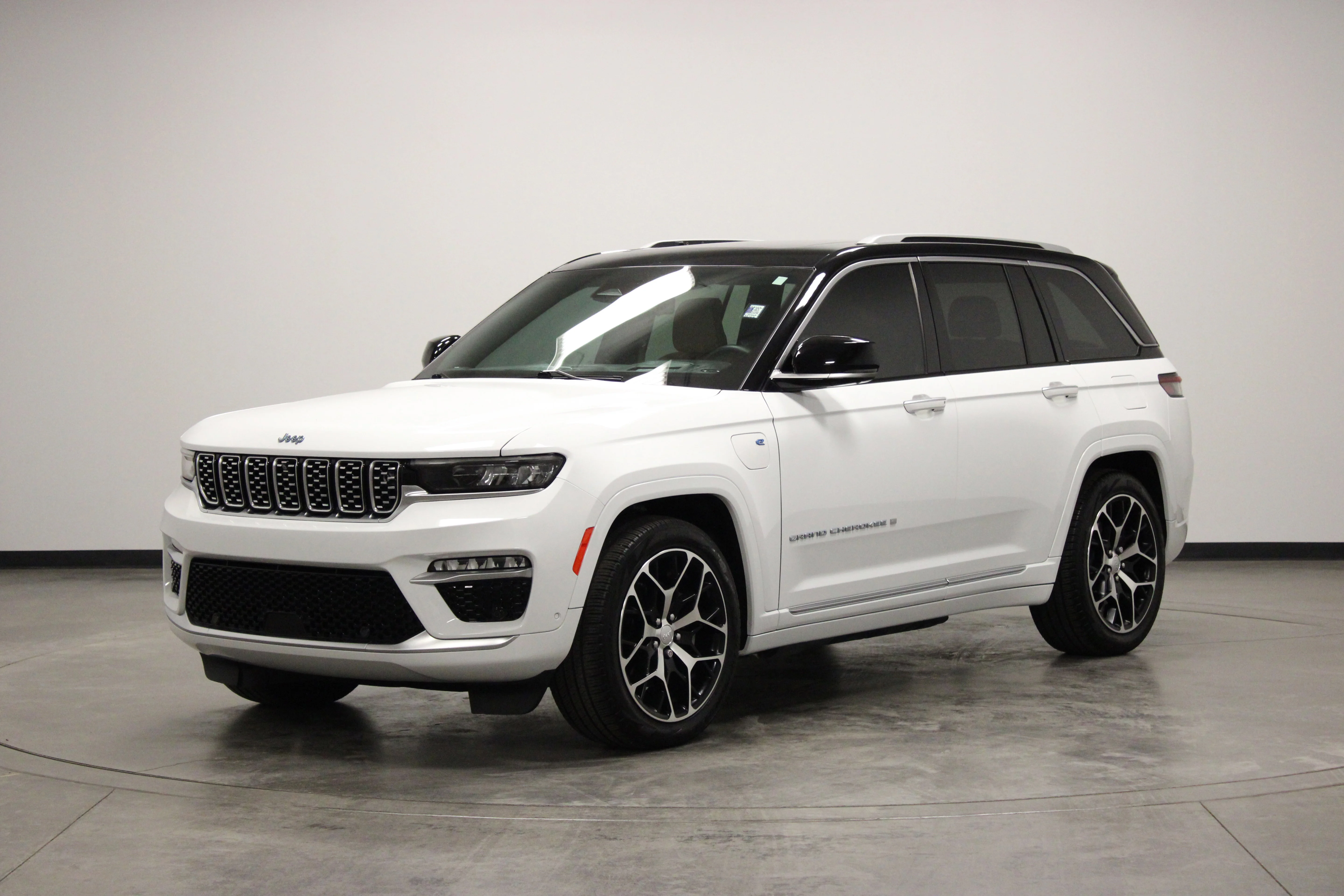 Used 2022 Bright White Clearcoat Jeep Summit Reserve 4xe image 4