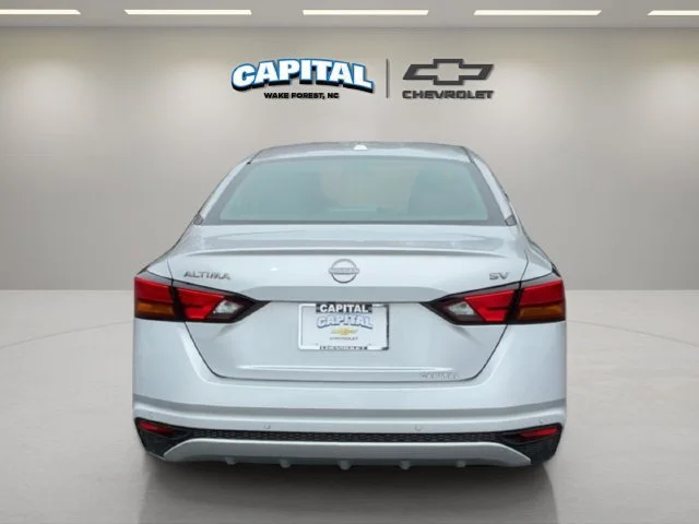 Used 2024 Silver Nissan SV FWD image 4