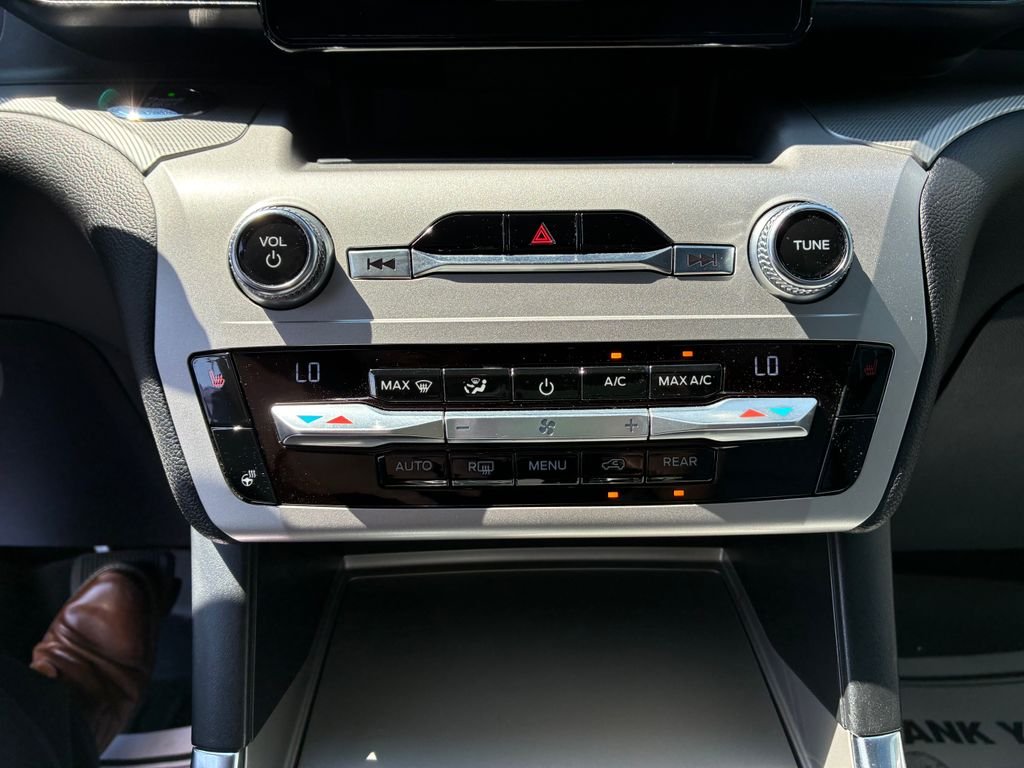 Used 2021 Silver Ford XLT image 16