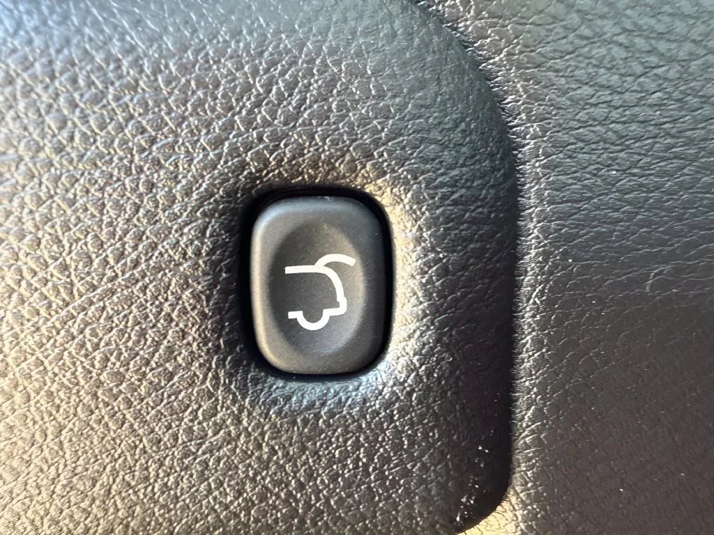 Used 2022  Jeep Limited image 36