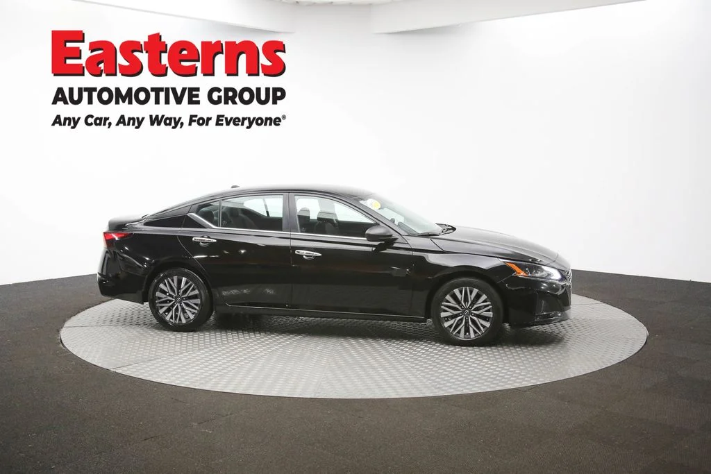 Used 2024 Black Nissan 2.5 SV image 43