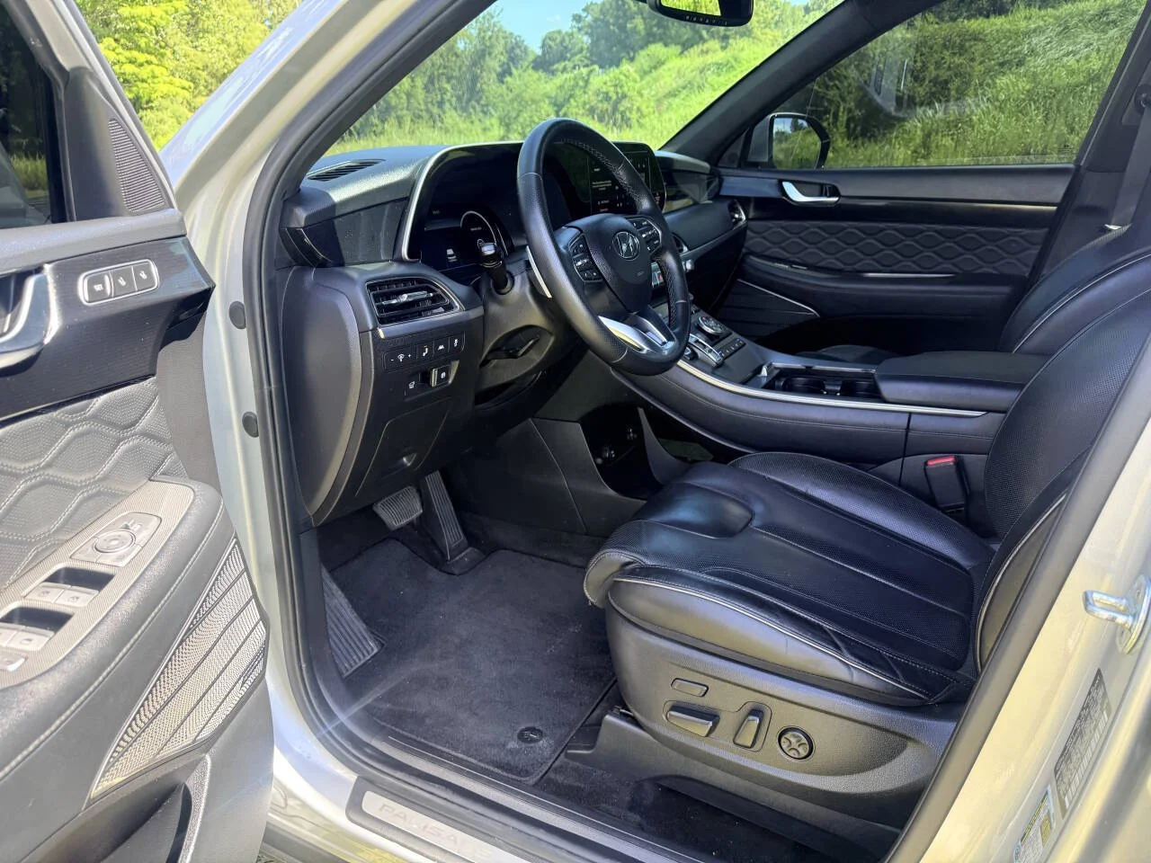 Used 2022 Silver Hyundai Calligraphy AWD 4dr SUV image 24