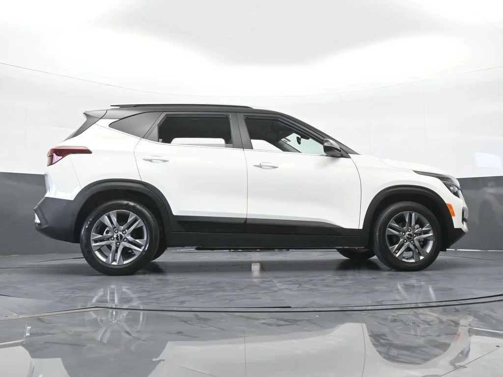 Used 2023 Clear White/Black Roof Kia S image 55