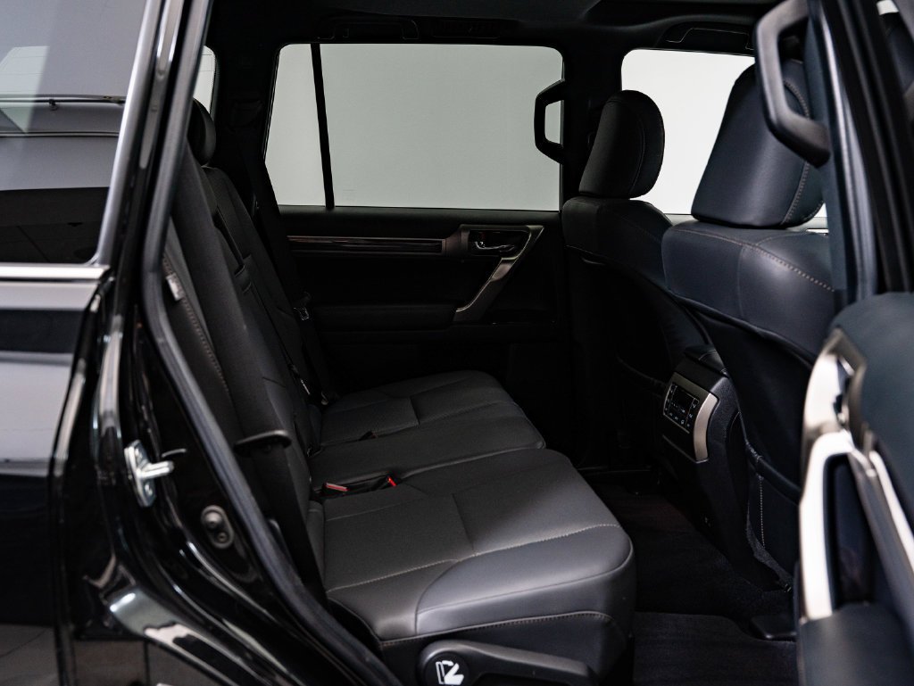Used 2021 Black Lexus 460 image 42