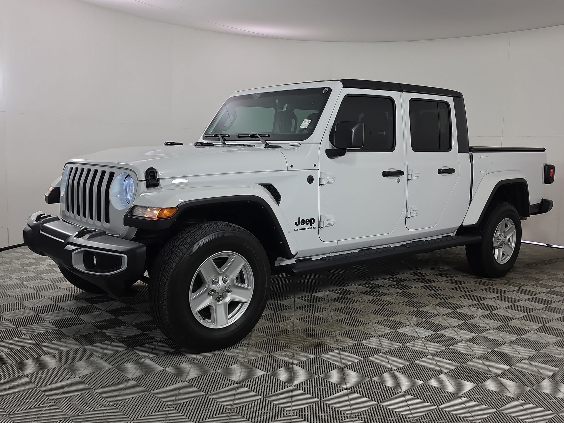 Used 2023 White Jeep Sport S image 40