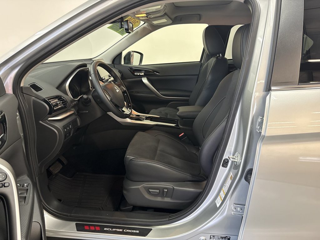 Used 2026 Silver Metallic Mitsubishi SE image 11